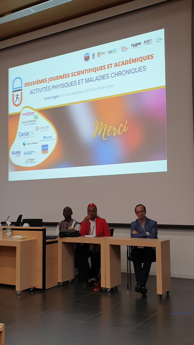 DuprCaroline1's tweet photo. Ca y est,  les journées scientifiques sont lancées !!!! @Univ_St_Etienne https://t.co/cblA2Ofzt3