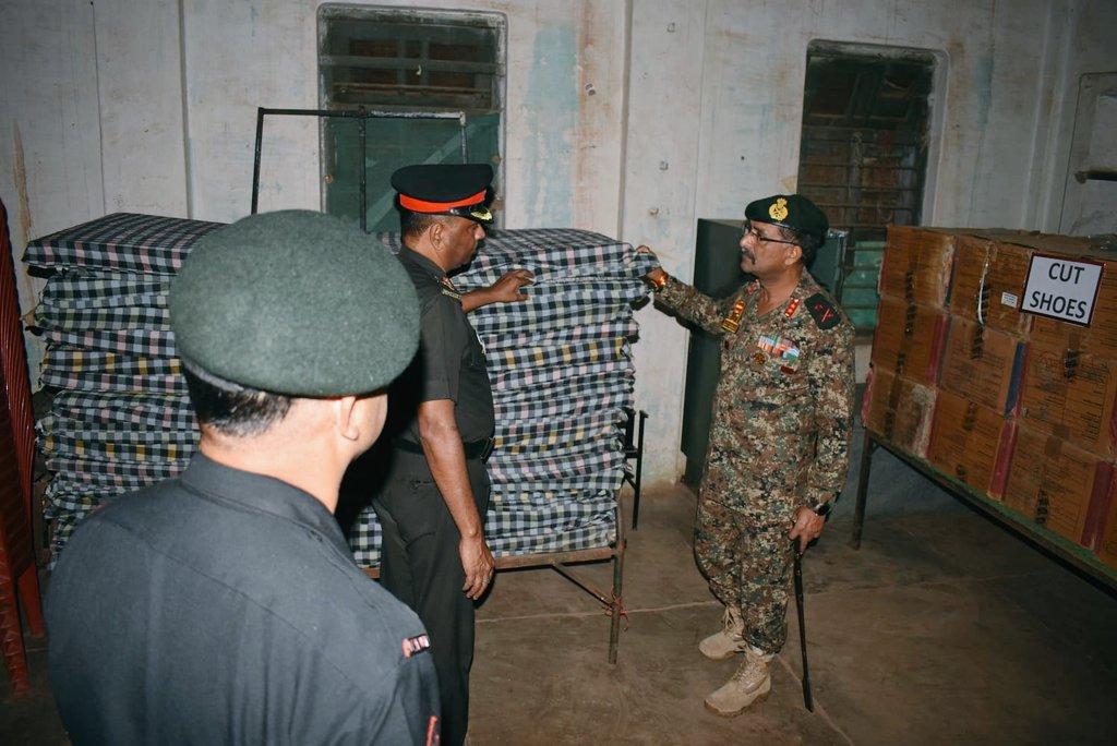 NccDteMPCG's tweet photo. #ADGvisit
In continuation with vis, Maj Gen AK Mahajan, ADG, MP&amp;CG Dte and the Gp Cdr visited 5 MP (Girls) NCC Bn on 25 Oct.The ADG was given a Guard of Honour, he interacted with staff, insp the trg facilities and vis few institutions.
@HQ_DG_NCC 
@drajaykumar_ias 
@PRODefNgp https://t.co/VgbMir2EpP