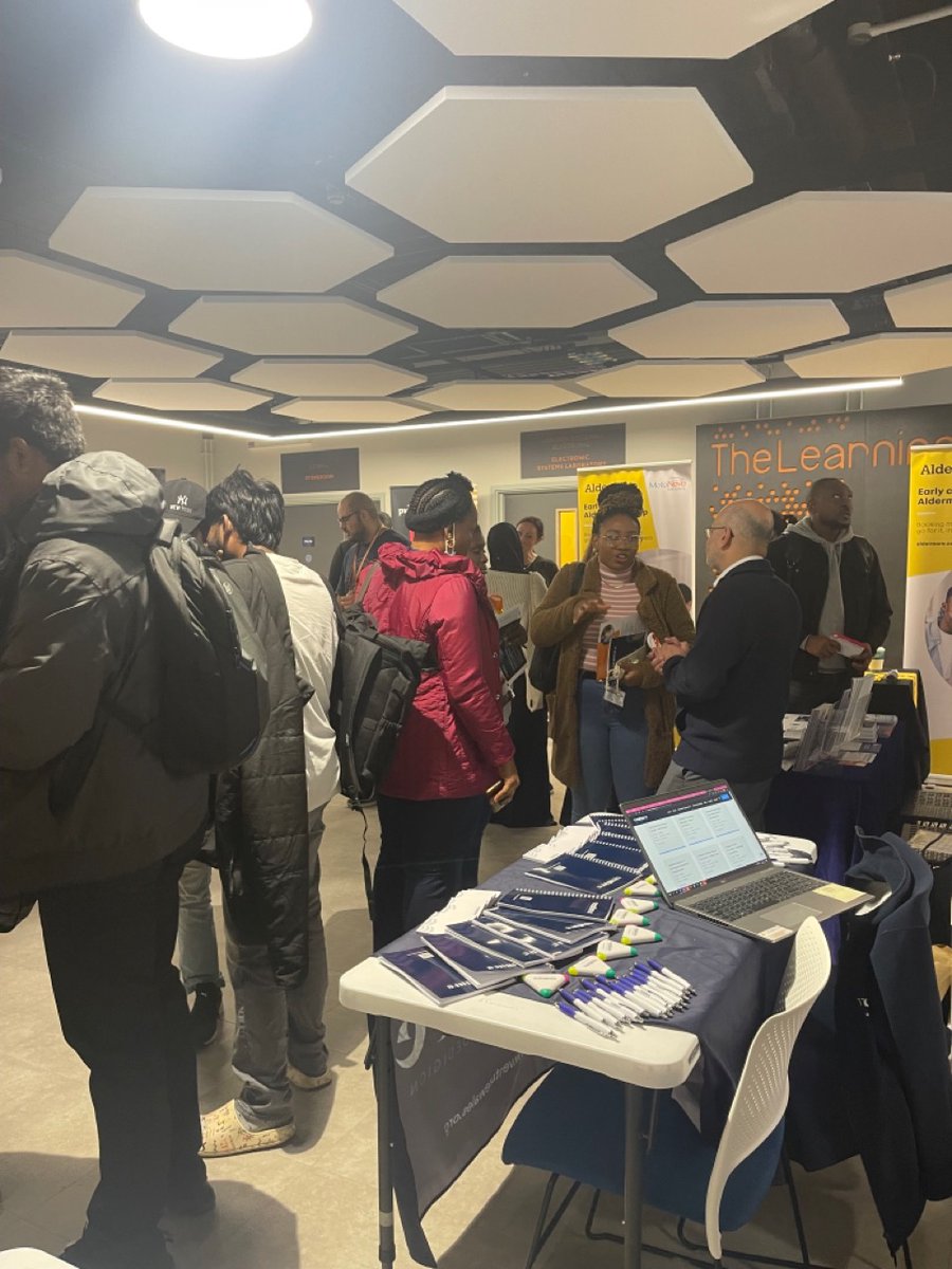 GraduateVenture's tweet photo. Our team are at the Tech Careers Fair TODAY @CMetCareers
Come and see us in The Learning Lab, School of Technologies between 11am - 3pm! Find out how we can help you start your Graduate Career. #JoinTheVenture #ProgressToSuccess https://t.co/LpaRe5Qizv