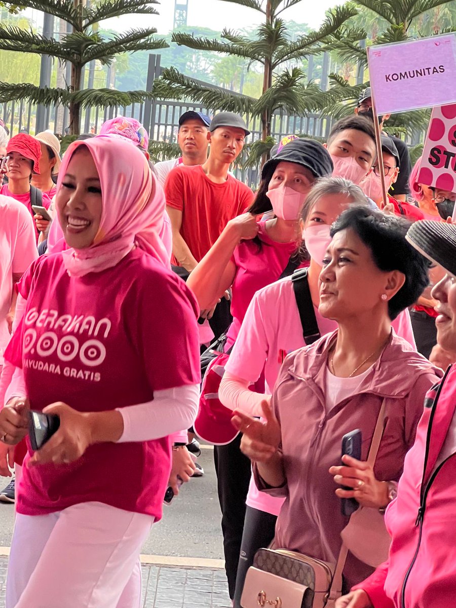 Since no government programs in Indonesia cover breast cancer screening, @LovepinkID partnered up with #GEHC to host free screening clinics. And in line with @WHO it aims to reduce breast cancer mortality globally by 2.5% between 2020 and 2040. invent.ge/3TsObBr