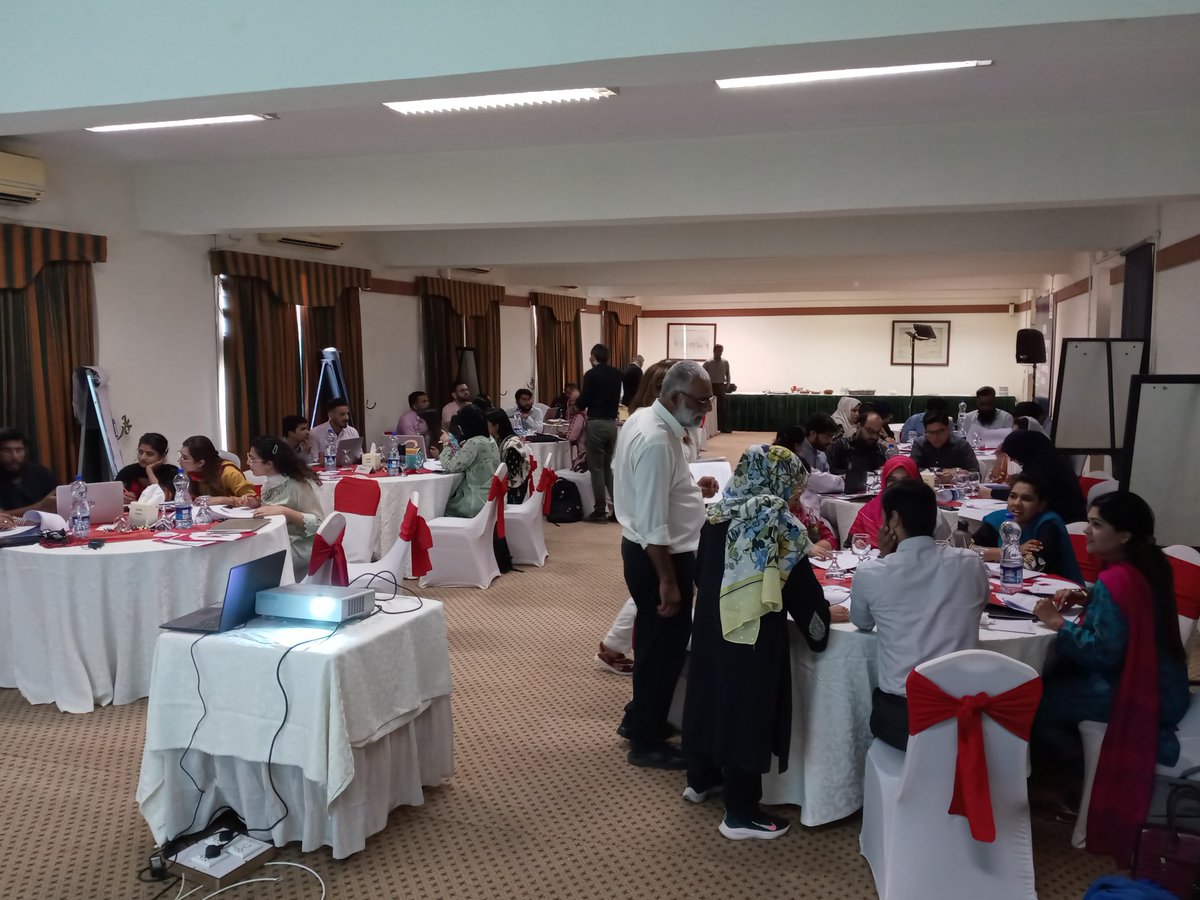 MeganRybarczyk's tweet photo. Great Day 1: #IHHNEMLeadershipCourse- assessing your Dept, flexible triage/staffing models focused on staff wellness, tackling the *institutional* challenge of crowding, &amp; thinking about the larger Emerg Care system @Saima273 @S_GhazanfarPK @DrAdeelKhatri1 @SamaMukhtar @IHHN_PK https://t.co/JRw2St5D6s