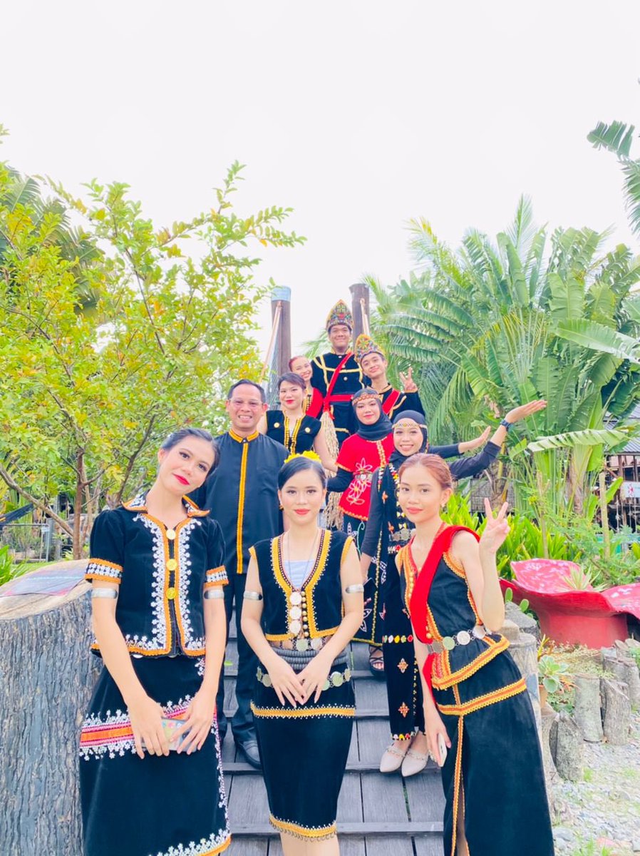 MSUCSabah's tweet photo. MTC Team send 9 students to collaborate in the 'EtniK Festival Peringkat KDCA' which was held at the Open Stage KDCA.
The students join in for the dances as well as fashion show. To show case the beautiful cultures in SABAH THE LAND BELOW THE WIND.
#mtcclub
#msucollegesabah https://t.co/koVLUpxtOQ