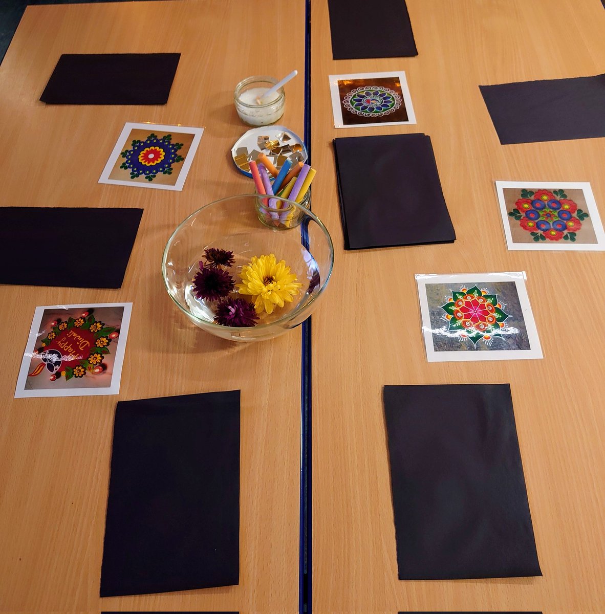LawfieldPS's tweet photo. Lawfield ELC celebrating Diwali the Hindu Festival of Light π΅οΈπΌπͺ·
Exploring symmetry, pattern, world religions, festivals and customs
#midearly #LawfieldPrimary https://t.co/Zlv5MOcxea