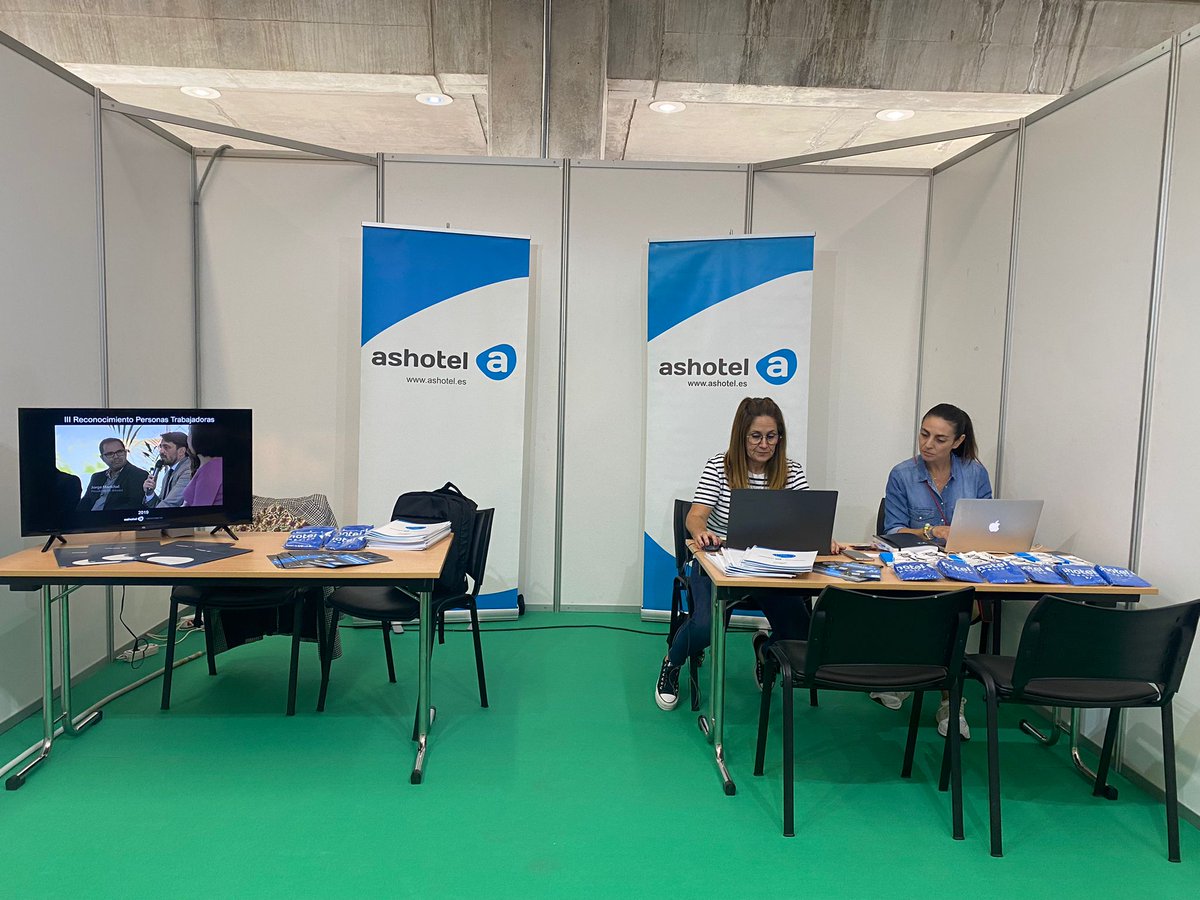 Ashotel's tweet photo. 📸 ¿Quieres trabajar en el sector hotelero? Hoy y mañana estamos en #Empleoland, la Feria de Empleo del @CabildoTenerife, @recintoferialtf, para mostrarte las ofertas del sector. ¡Visítanos en el estand 5 y te asesoramos! Entrada gratuita.
📅26/27 octubre
🕘10:00-19:00 horas https://t.co/Qrvs4lGgIa