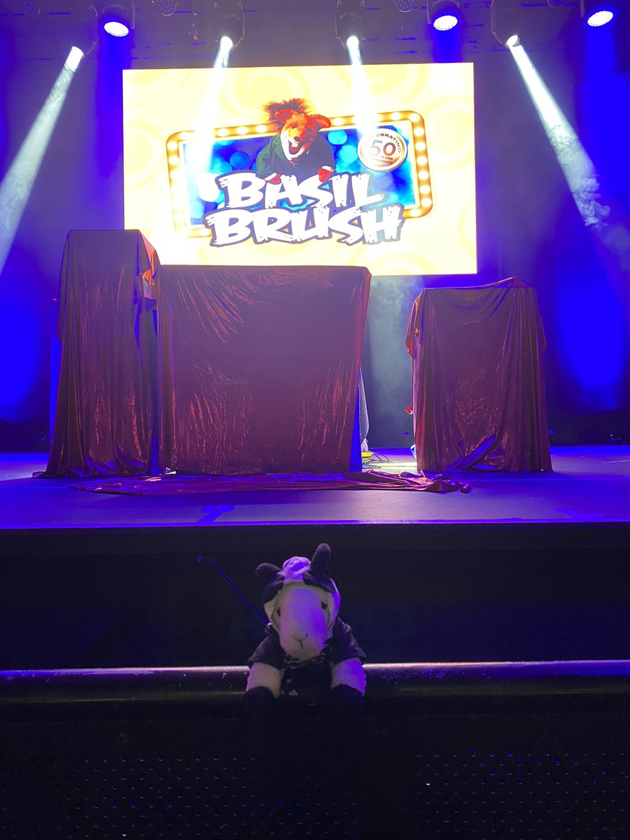 GaryTheGoat8's tweet photo. Dad says he's not a real fox. #ReadyToButlins #studio36 🐐🧡x https://t.co/iPYiv5F9Km
