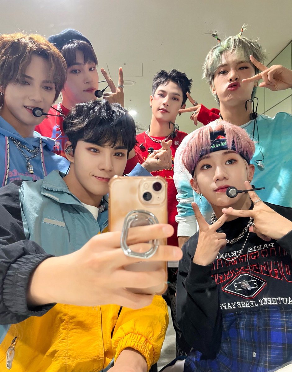 tan__official_'s tweet photo. [#TAN_BEHIND] #쇼챔피언

#쇼챔 에 나타난 귀염둥 TAN계인들🛸

#Beautiful_LIE 무대의 완성은
바로 울 소다 응원소리 💕

멀리 있어도 다 들리지로오옹🫶🏻
언제나 고맙고 따랑해용 😻♥️

#TAN #티에이엔 #창선 #주안 #재준 #성혁 #현엽 #태훈 #지성 #Beautiful_LIE https://t.co/oMo9eECbhO