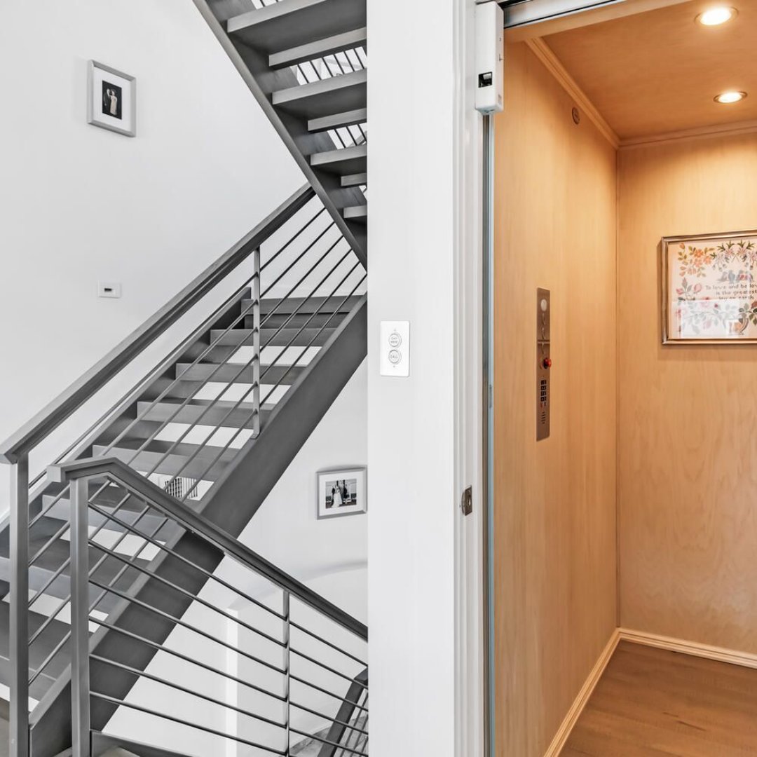 BGS1931's tweet photo. This home is absolutely 𝕘𝕠𝕣𝕘𝕖𝕠𝕦𝕤.
#bgsstrong #bgsbuilt #njbuilders #LetThereBeLight #BuildingNJ #NewJersey #HomeDesign #InteriorDesign #TheView #BGSBuilt #BuildersGeneral #ModernHome #SeabrightNJ #Beachtown https://t.co/8ADDLEjh78