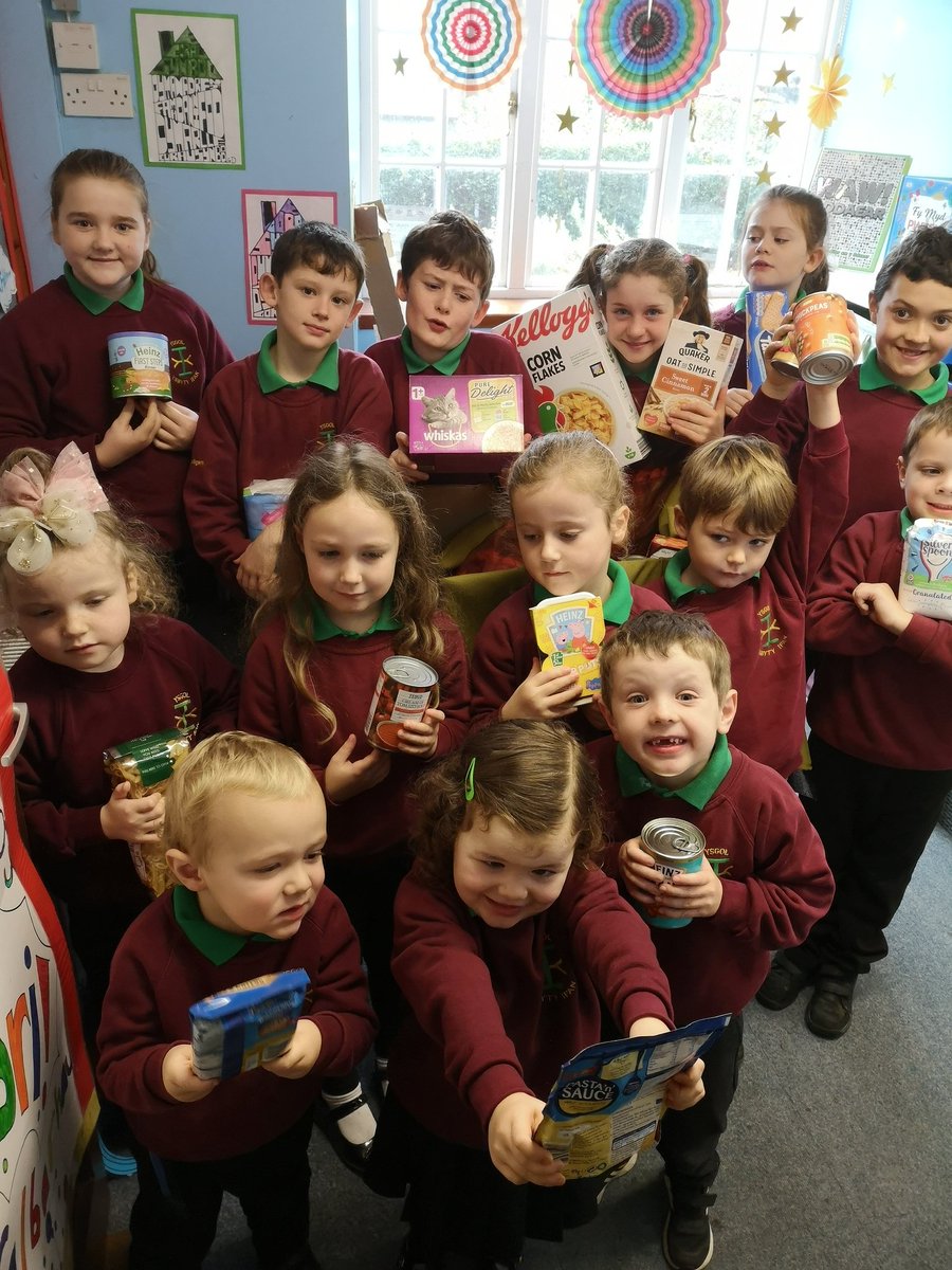 Diolch i bawb a gyfrannodd eitemau i <a href="/conwyfoodbank/">Conwy Food Bank</a>  yn ystod ein 🍁Gwasanaeth Diolchgarwch🌾!🤗
Thank you all for the donations for the Conwy Food Bank during our 🌾Thanksgiving Service🍁 🤗 @DioStAsaphEdu