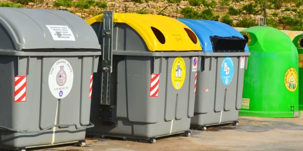 javeamigos Living in Jávea
RECYLING IN JÁVEA
Jávea has a decent record for proper waste management and a clear recycling policy. 
Link > buff.ly/3itdSzO 
#javea #xabia #javeamigos
