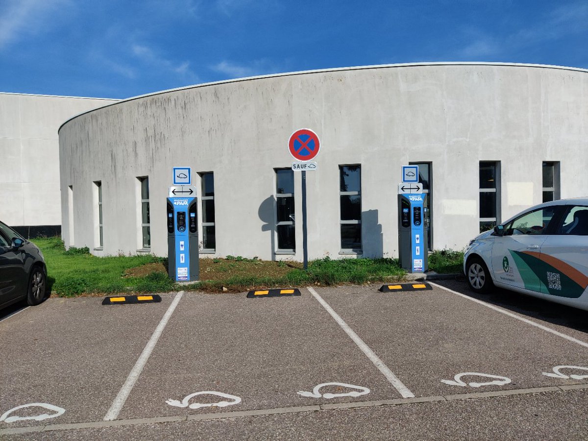 TechnoCitySAS's tweet photo. 📢 Nouvelle installation 🔌

La Ville de Pont à Mousson dispose désormais de 11 bornes de recharge ouvertes au public.

Merci à Citeos Nancy pour la réalisation des travaux !

Un besoin ? N'hésitez pas à nous contacter par mail à contact@techno-city.fr ou au 06.83.38.10.48 ⚡ https://t.co/LJ7OaaotJ8