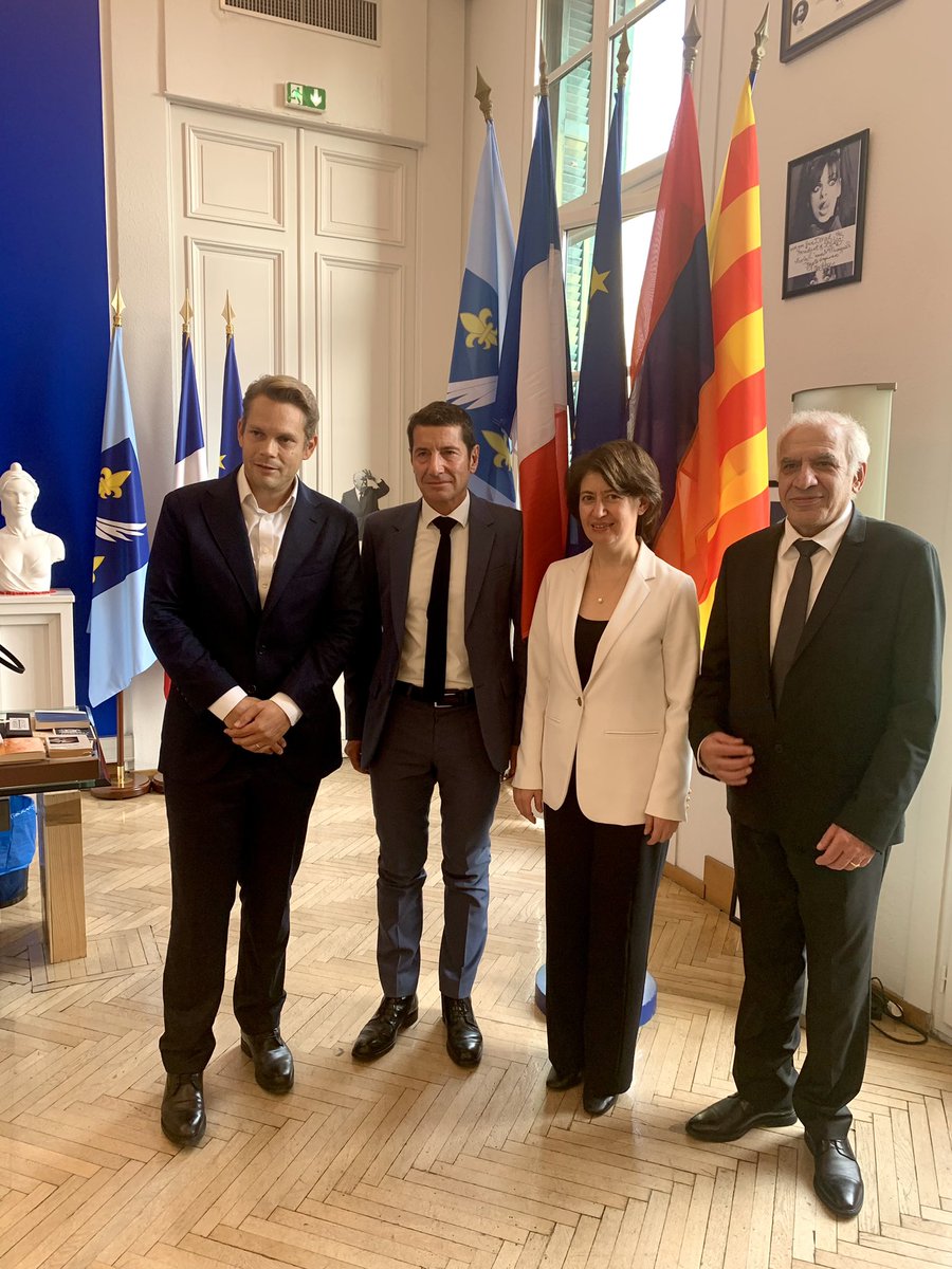 🇦🇲 @davidlisnard reçoit @tolmajian, Ambassadrice de la République d’Arménie en France, et Nicolas Aznavour, avant l’hommage qui sera rendu au peuple arménien à travers la promenade Charles Aznavour, Citoyen d’Honneur de Cannes qui était très attaché à ses racines arméniennes.