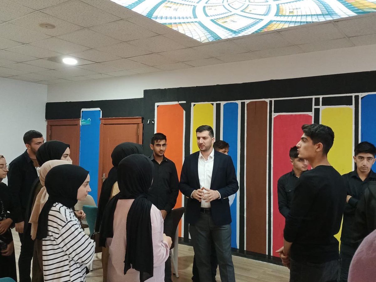 RecepTepeTR's tweet photo. 🔺Durmadan, yorulmadan gençlik için çalışmaya devam.

📍TÜGVA Çelikhan Lise Koordinatörlüğünde gönüllü olan enerji dolu liseli gençlerimizle Adıyaman Üniversitesi gezisi yaptık ve vakıf binamızda ağırladık. 
#İşimizGücümüzGençlik https://t.co/raAsnAsufd