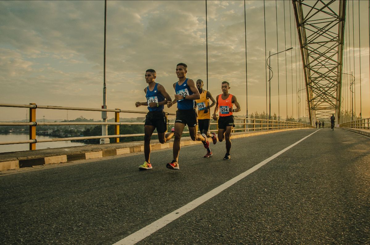 Wellness_Garage's tweet photo. The latest Weekly Well is out - Does Running Wreck Your Knees? - and more - https://t.co/rbyhO7T3jD https://t.co/CSFDL1i0GZ