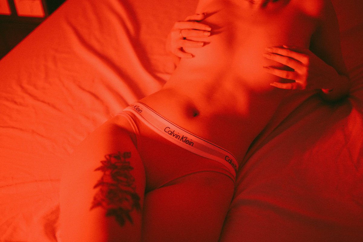 m_doops's tweet photo. Red room ❤️‍🔥

📷: https://t.co/wvhJXL7Vb4

#nudeart #photography #nsfwtwt https://t.co/Zsxfx1NYUn