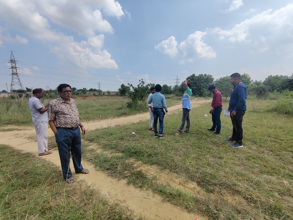 Dipa_Balangir's tweet photo. Visited IDCO Growth centre, Phase-II, Balangir with ALO, IDCO, Proprietor of M/S Harvestica Agro foods pvt ltd and DIPA team for finalisation and verification of Land alloted to the investor on 26.10.2022. @dipaops @DebDasOri @CollectorBgr https://t.co/ax1BEHKScQ