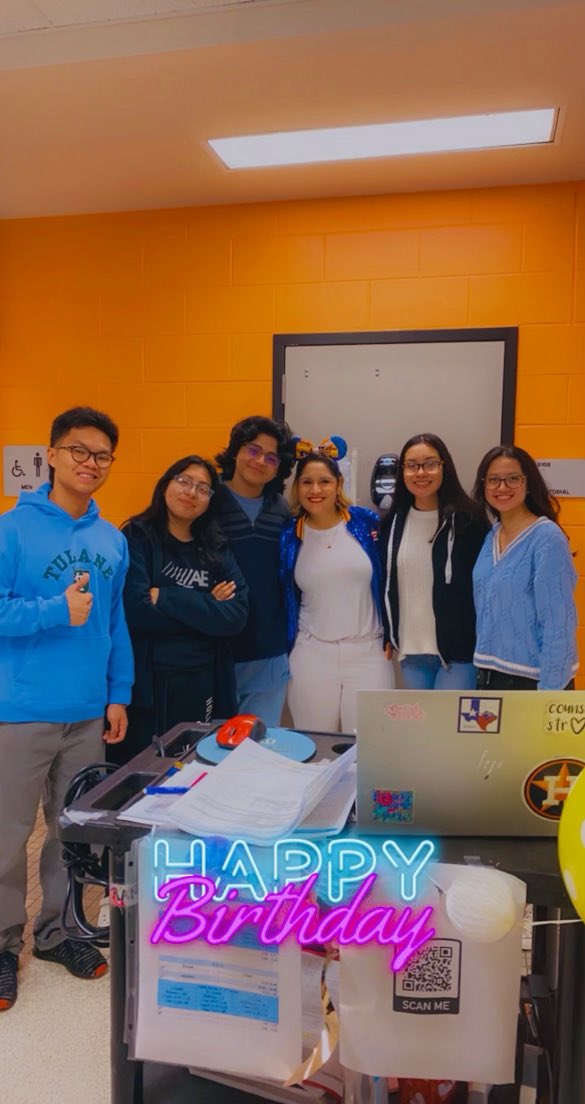 Happy Birthday to Ms. Ramirez! We appreciate all your support for the Class of 2023, hope you enjoy your day 💙
