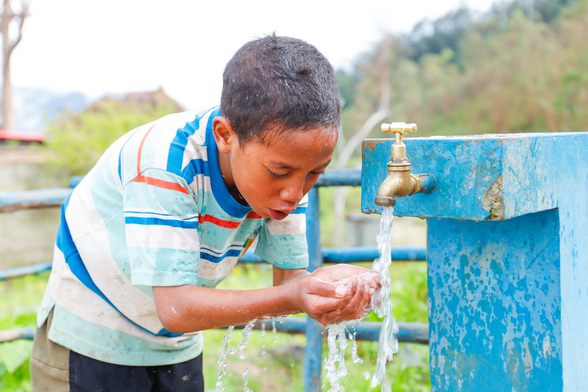 UNICEFwater's tweet photo. Everyone has the right to 
✅safe, 
✅affordable, and 
✅easily accessible water for personal and domestic use. 

📷 © UNICEF/UN0214298 https://t.co/qMOUAq6BTd