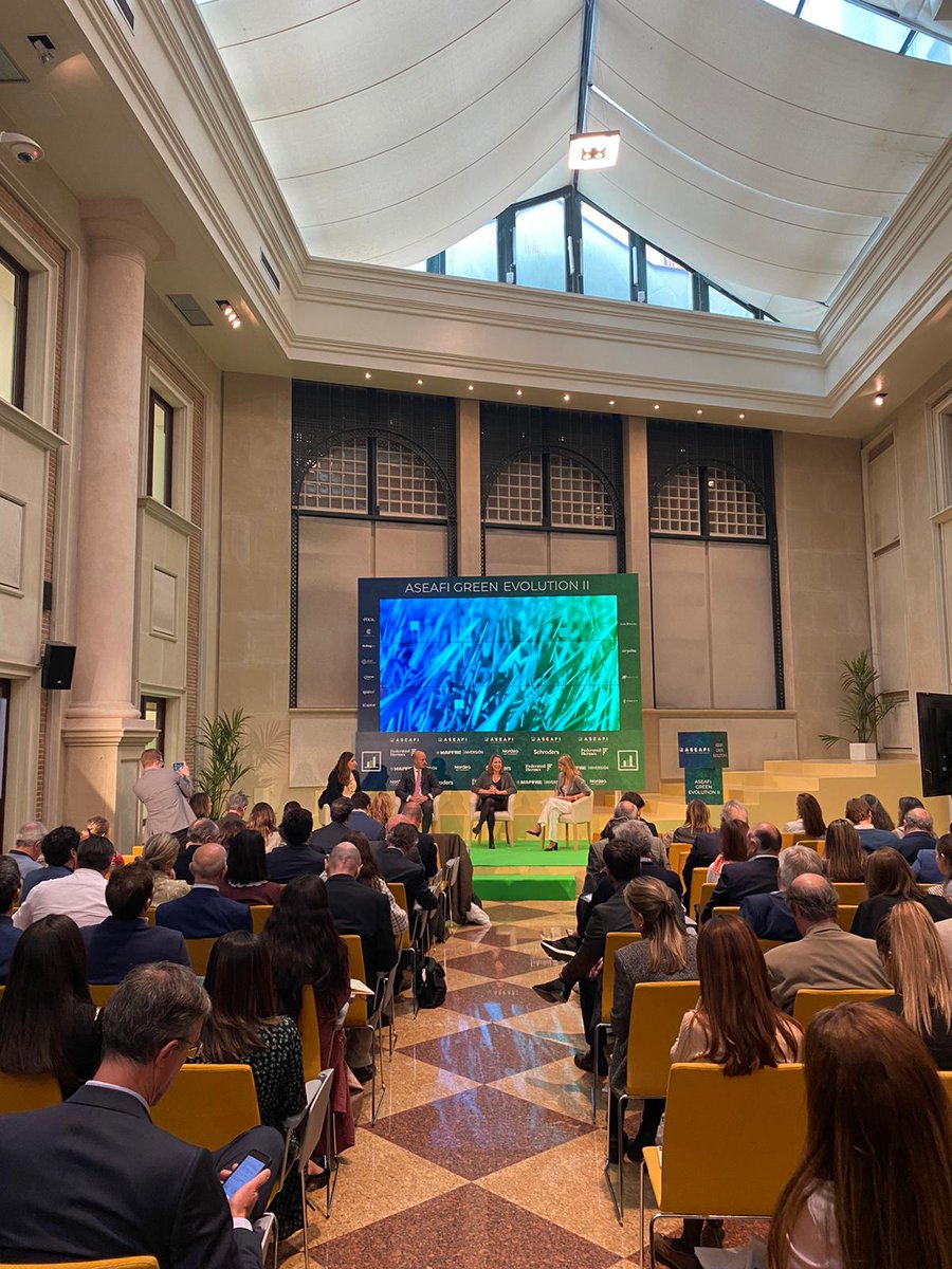 ASEAFI's tweet photo. El enfoque #ESG desde el #asesoramiento es uno de los temas de #ASEAFIGreenEvolution, y lo abordan en esta #MesaRedonda:  

🟦 Ismael García - @MAPFREinvests  
🟦 Pilar Vila -@Schroders 
🟦 Úrsula Garcia - @finReg360 
🟦 Marta Olavarría - @Auren_Global 
#Mifid #eventosASEAFI https://t.co/mfuswfjLy5
