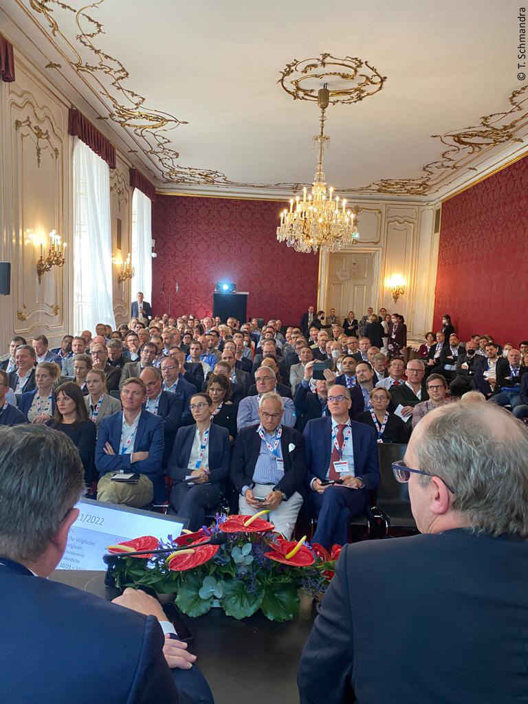 DGG_Tweets's tweet photo. Wichtig für alle Mitglieder der DGG: Die Ergebnisse der Vorstandswahl sind da. Hier einen Blick auf die Vorstandsmitglieder der nächsten Amtsperiode, die am 1. Januar 2023 startet, werfen: https://t.co/kG3ZaLlxNK Wir sagen herzlichen Glückwunsch! 👏 https://t.co/fV9zTLDRC5