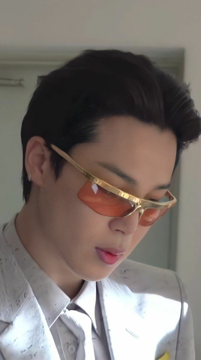 o papai ta bonitão nós tamo naquele pique
bem cheiroso, bem trajado, hoje o papai ta chique 🤑🔥💸💸