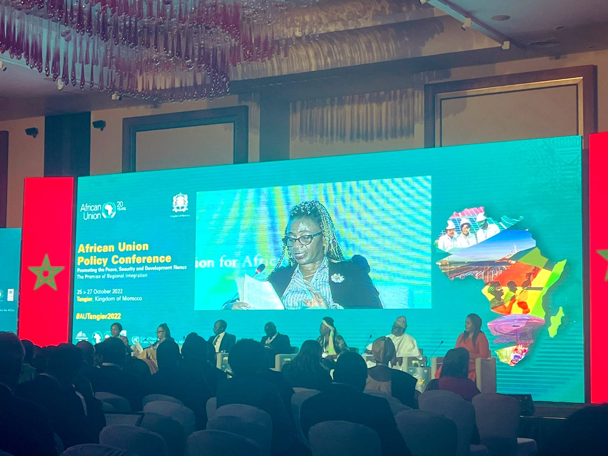 AUC_PAPS's tweet photo. Key note address: @snkaringi Director #RITD, @ECA_OFFICIAL
Panelists: Ms.Angela Strachan,Consul’t in Business Envir’t Trade Facilitation&amp;Investment Climate,
Prof. Babafemi Badejo, Director General, #CLISDD; Dr. @hesphina #CADS ;Ms. @TumiDlamini1 #APRM
Prof.Taye Simbine,DG,#NISER https://t.co/DAeQumAOpG