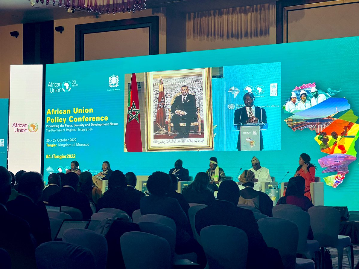 AUC_PAPS's tweet photo. Key note address: @snkaringi Director #RITD, @ECA_OFFICIAL
Panelists: Ms.Angela Strachan,Consul’t in Business Envir’t Trade Facilitation&amp;Investment Climate,
Prof. Babafemi Badejo, Director General, #CLISDD; Dr. @hesphina #CADS ;Ms. @TumiDlamini1 #APRM
Prof.Taye Simbine,DG,#NISER https://t.co/DAeQumAOpG