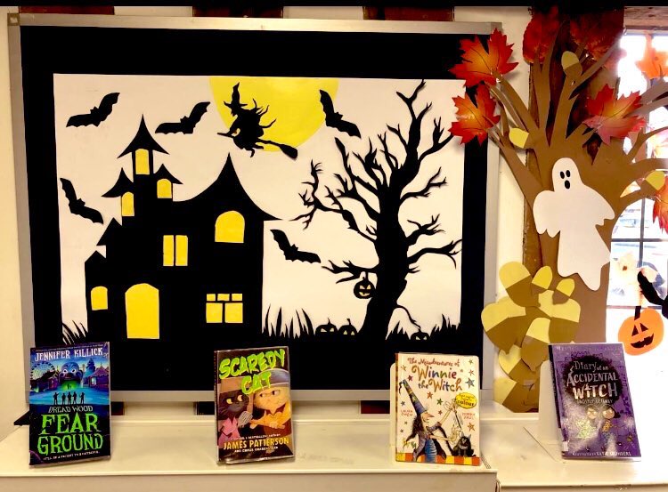CathleenLKelly's tweet photo. Why #librarians are magical! @SolLibraries Knowle #Library spooktaculer #Halloween2022 🎃display featuring brilliant authors @JenniferKillick scare-fest 🧟#Fearground Family favourite @korkypaul Winnie the Witch 🧙🏻♀️
& fab @HonorCargillM Diary of an Accidental Witch @clpe1 🍁🍂🔥 https://t.co/pHybemKF51