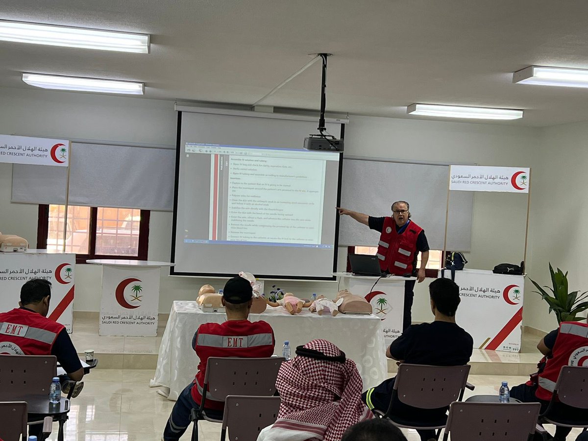 cfrcmj's tweet photo. بتعاون مع وحدة تدريب هيئة الهلال الأحمر بمحافظة المجمعة اختتمت دورات البروتوكولات الطبية والقيادة الأمنة  لعدد من الموظفين https://t.co/zfcOUTAlCT