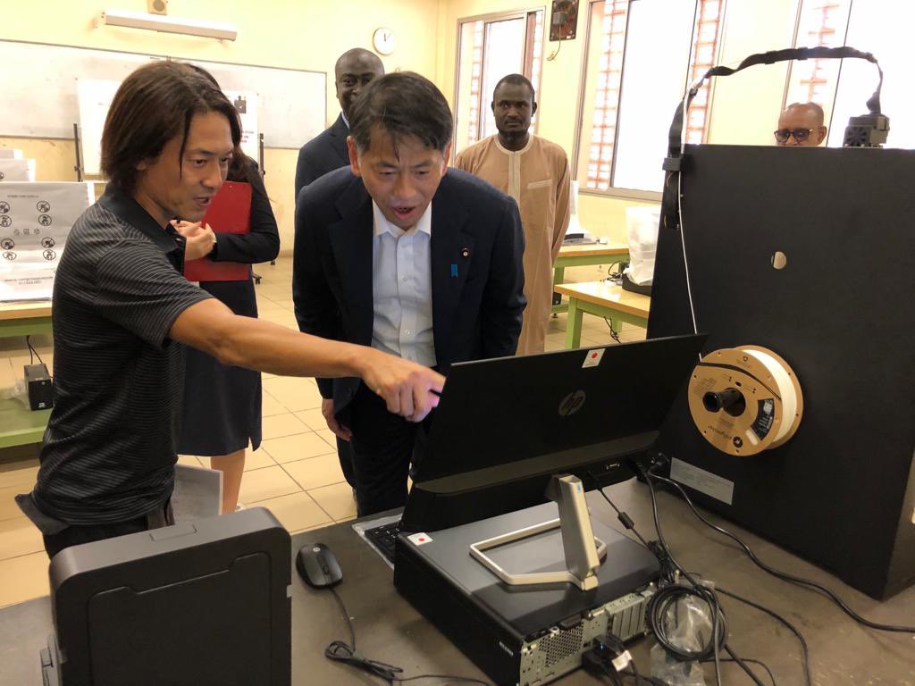 JapanEmbSenegal's tweet photo. Le 25 oct., SEM YAMADA, Ministre délégué du @MofaJapan_en a visité #CFPT #Sénégal #Japon et a apprécié la contribution de la coopération japonaise de longue date au développement des ressources humaines au #Sénégal et dans les pays voisins. #TICAD8 https://t.co/tmFb4Lgaus