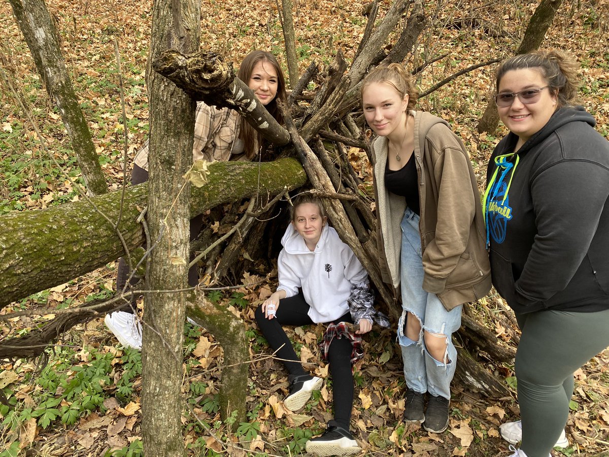 ByronHSPE's tweet photo. Students built a lean-to and addressed injuries out in the woods as part of their First Aid class. Great job! https://t.co/zh2CK8YXGd