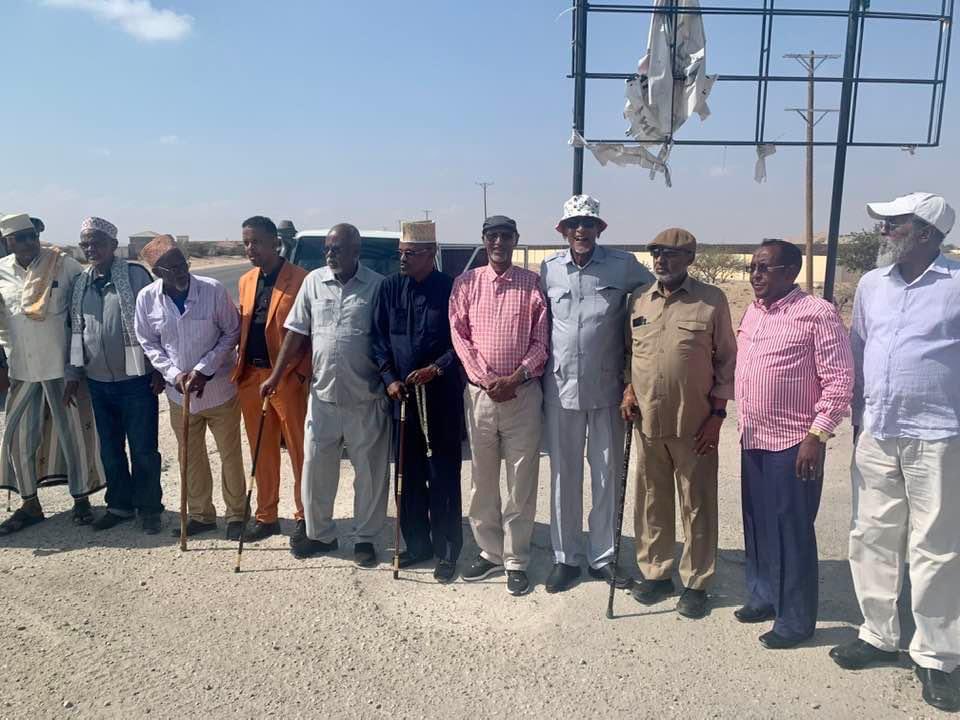 FaisalAliWarabe's tweet photo. Masha alla Hambalyo Abtiyaashay,Dhamaan shacabka Somaliland waxa ay gacmaha isku qabsan doonaan sidii ay JSL uga badbaadin lahaayeen Muuse Biixi. https://t.co/AJcYw1iYPx