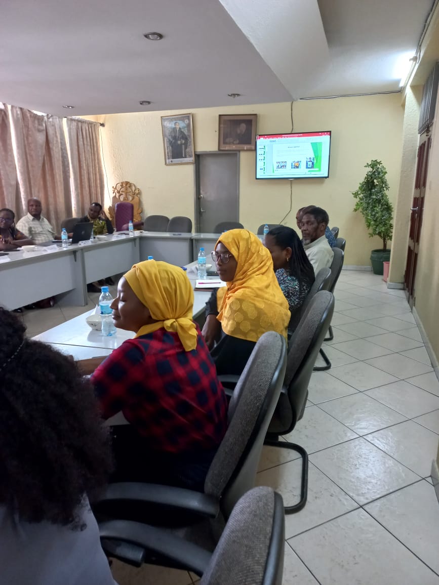 mosesdesdery's tweet photo. @SAFCEI Programs Manager, @68GabrielS presenting about the Impact of #ClimateChange on Food Security to #FLEATanzania during the on-going faith leaders training on environmental advocacy at Luther House in Dar es Salaam, Tanzania.
#Faith4Earth #ClimateJustice #FoodSecurity https://t.co/RrtxVA67XU