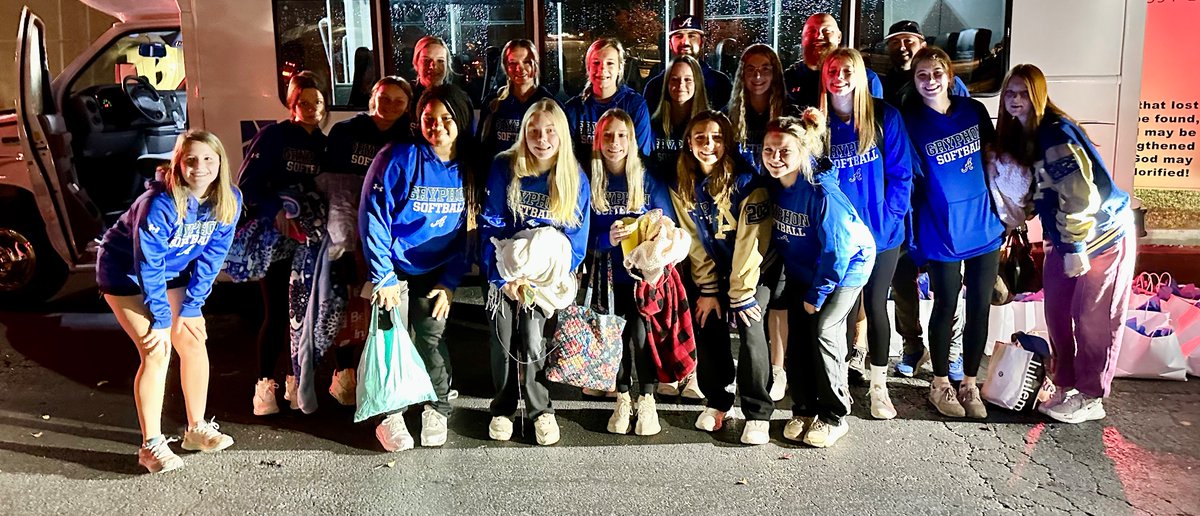 GryphonSoftball's tweet photo. Headed to Columbus!💙💚🥎
@OfficialGHSA @Go_Gryphons https://t.co/Ej5pfZ2HA3
