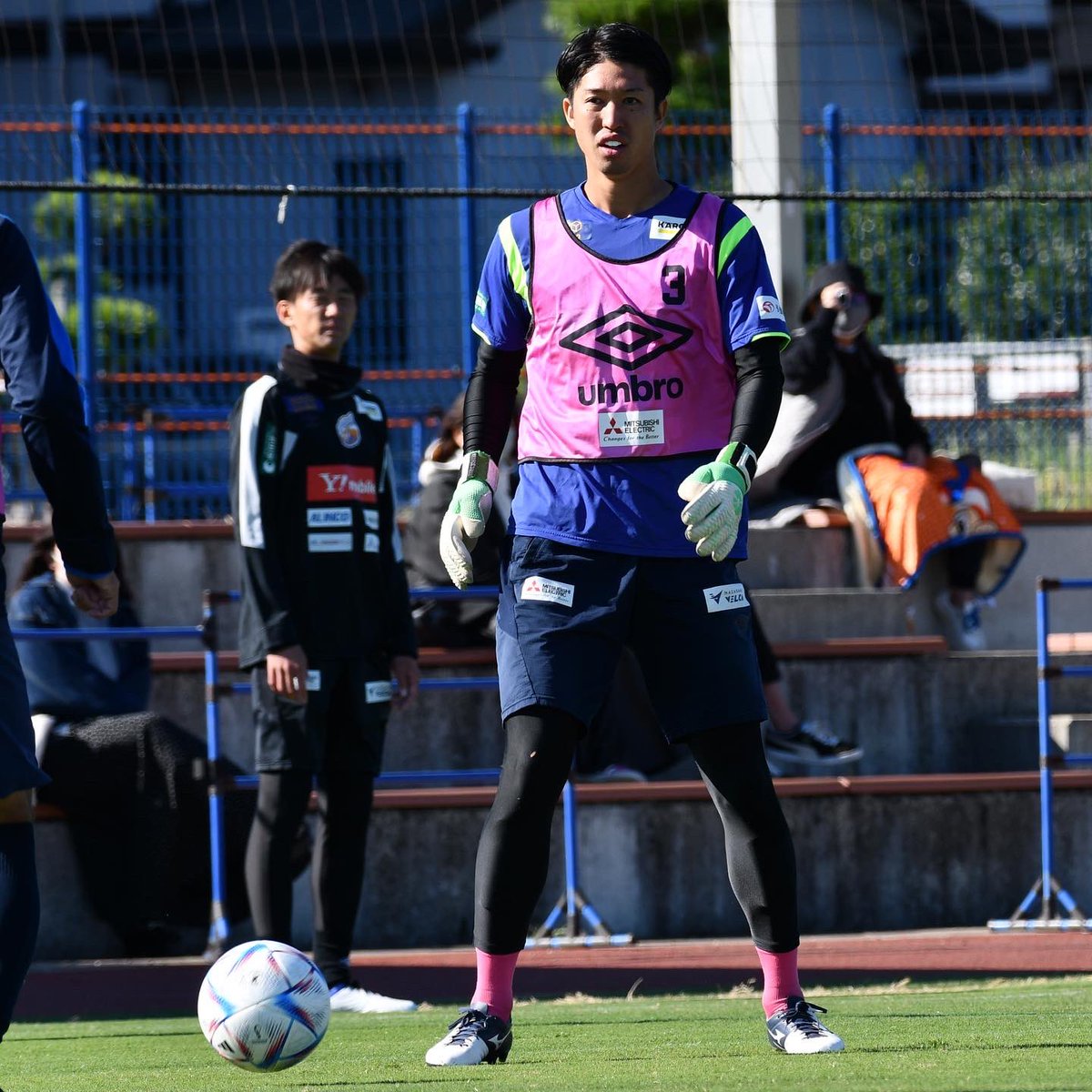 v_varenstaff's tweet photo. 🔹🔸
来シーズンに向けレベルアップするためにトレーニング⚽️
🔹🔸
#vvaren #vファーレン長崎 #長崎 #正々道々 #soccer #football #サッカー #jleague #Jリーグ

https://t.co/BJrzqFQOgm https://t.co/Ixfv1MjvVM