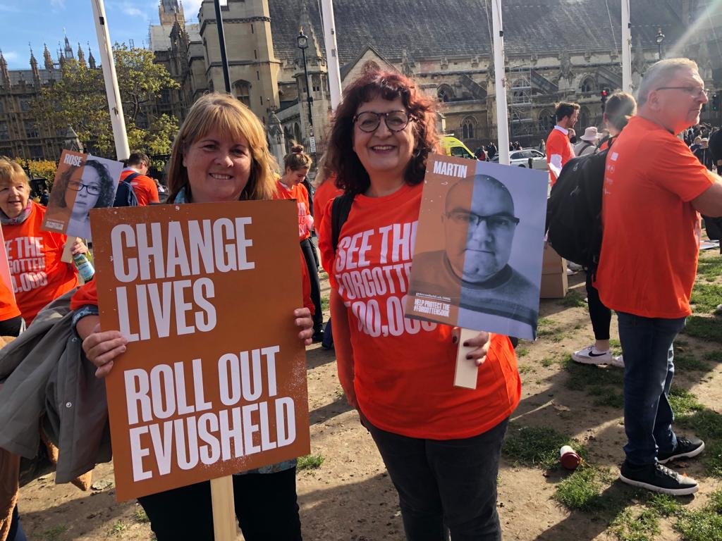 martin_eve's tweet photo. We have organised a vigil, taking place right now, in Parliament Square for the #forgotten500k. I have two friends representing me as I approach 1,000 days of shielding. Most of our patients cannot attend in person. @SteveBarclay, back in post, could fix this with Evusheld. https://t.co/eRBTdODt0u