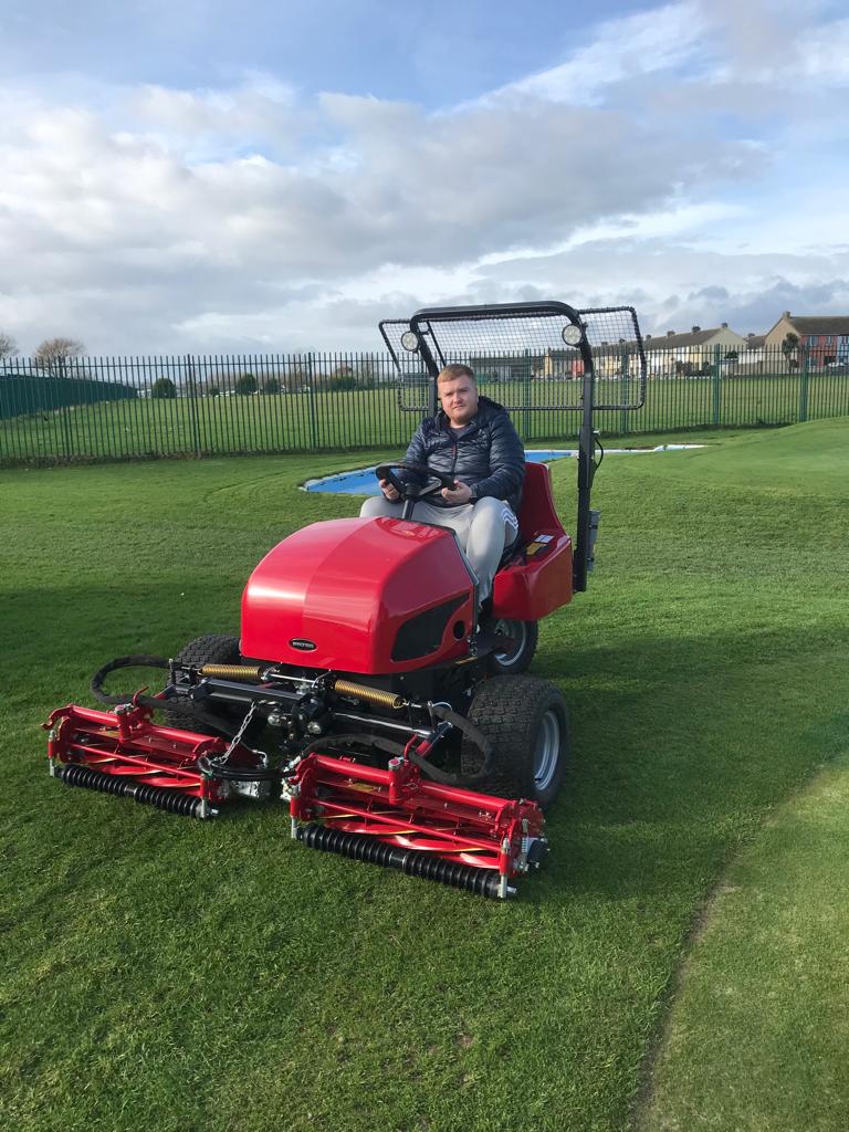 GeaneyL's tweet photo. High-quality, 3WD surround and trim mower, the Baroness LM331 delivered to a Pitch & Putt Club in #Waterford
To arrange a demo visit us at https://t.co/lMB3yrkS9n
#baroness #qualityondemand #lessstresswithbaroness #golfgreens #greenkeeperlife⛳️ #greenkeepingire #pitchandputt https://t.co/4DpKGTKeRd