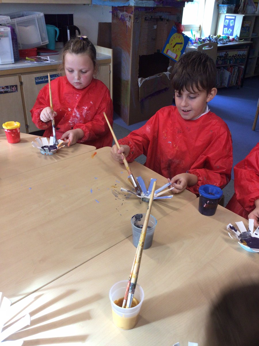 TirMorfa's tweet photo. We have been making flowers for our “field of likes” ready for the STAND exhibition. Great concentration everyone! #Standnw #ytmbrenig #ytmexparts #ytmllc #ytmecc https://t.co/nOotTHU7OY