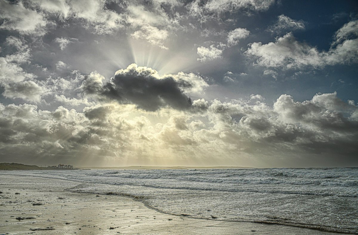 A blustery Traeth Llydan #Anglesey this morning 
<a href="/Ruth_ITV/">Ruth_TV</a> <a href="/ItsYourWales/">It's Your Wales</a> <a href="/AngleseyScMedia/">Anglesey socialmedia</a> #rhosneigr <a href="/WalesCoastUK/">Wales Coast Path UK</a> <a href="/WalesCoastPath/">Llwybr Arfordir Cymru / Wales Coast Path</a> <a href="/BBCWthrWatchers/">BBC Weather Watchers</a> <a href="/bbcweather/">BBC Weather</a> <a href="/DerekTheWeather/">Derek Brockway - weatherman</a> <a href="/StormHourThemes/">#StormHourThemes</a> #clouds