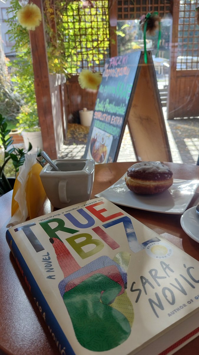 M_Zdrodowska's tweet photo. make room on my to read list for new great books, by reading other great books. Love my job:)
#ontheroad #traveling #reading #dislit https://t.co/qvaboGc6UN