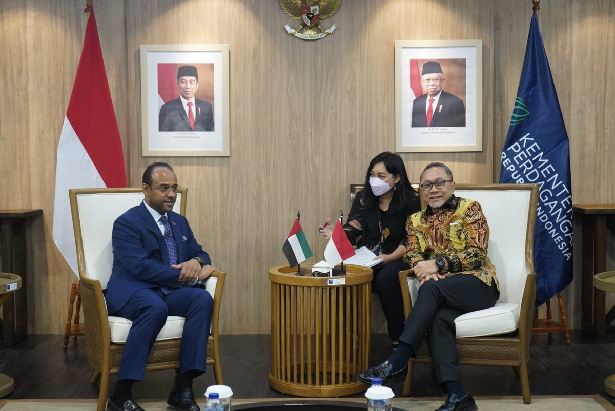 ZUL_Hasan's tweet photo. Hari ini saya menerima Dubes UAE untuk Republik Indonesia, H.E. Mr. Abdulla Salem Obaid Salem AlDhaheri dengan pembahasan “Connection the Islamic Economy Corridor from Indonesia to The UAE and Beyond”. https://t.co/SGUaEoKoAu