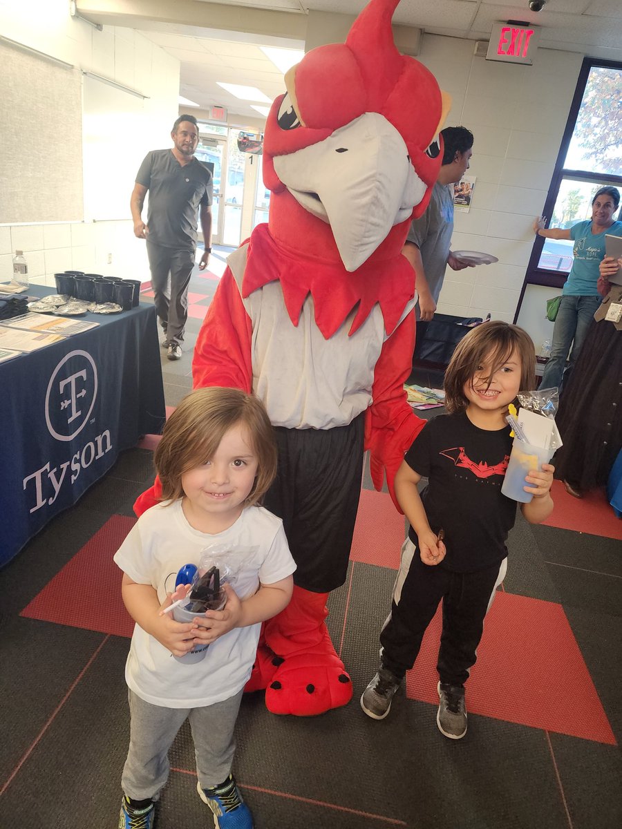 kinderflamingos's tweet photo. These future phoenix had a great time at our community fair last night! Love when I get to mix together my 2 passions, being their mommy and teaching my little phoenixes! Thanks to all who made this happen! #riseup #littleleaders #futurephoenix #communityresourcefair https://t.co/MoSYgQCFdK
