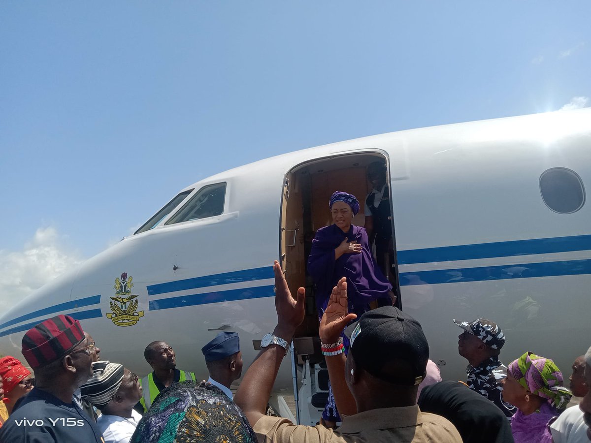 TheTawah_'s tweet photo. Tinubu’s wife has access to our Presidential jets? On what basis is Tinubu’s wife using our Presidential jet?? https://t.co/XcgrXZTYQ0