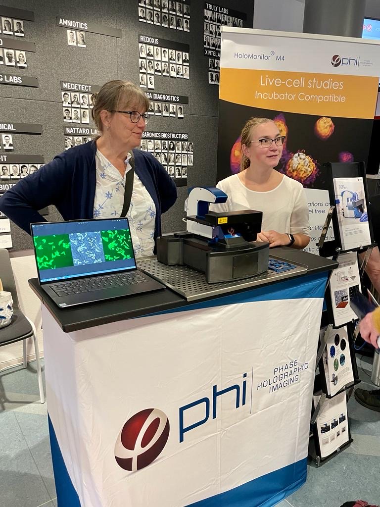 PhaseHolo's tweet photo. Great event at @SmileIncubator yesterday! ☕🎉 Our local Lund #lifescience community got to meet #HoloMonitor and catch a #sneakpeak to its new #fluorescence add-on. Thank you for all the engaging conversations about #livecellanalysis and for joining our talk and live demo 🔬 https://t.co/DaZUDI04Nr