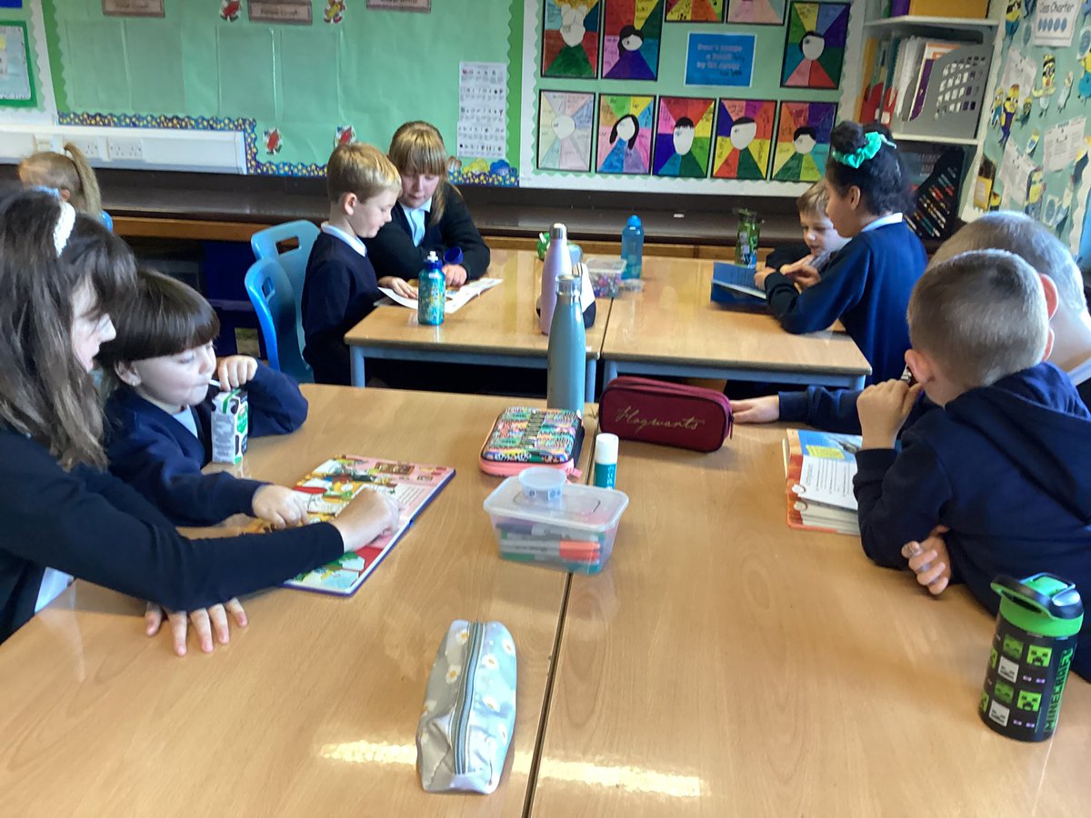 MrsGilmourCPS's tweet photo. Reading with our buddy is such great fun. Lots of talking about the story and the pictures causes great excitement. (And improves our reading skills!) Ask your child what story they chose/read today. #WOWtime #readingforpleasure @carmondean_ps @wl_literacy @MrsMacaulayCPS https://t.co/TCpRyHFHLC