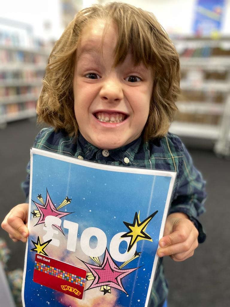 MancLibraries's tweet image. Here is the face of excitement!!! 6 year old Elmo at #HulmeLibrary is the overall win of #ManchesterLibraries #SummerReadingChallenge22. Fantastic prize of a selection of books and a £100 gift voucher! Well done Elmo :) @AnnIgbon @hacking4chorltz @Ekua4Hulme @AnnetteWright