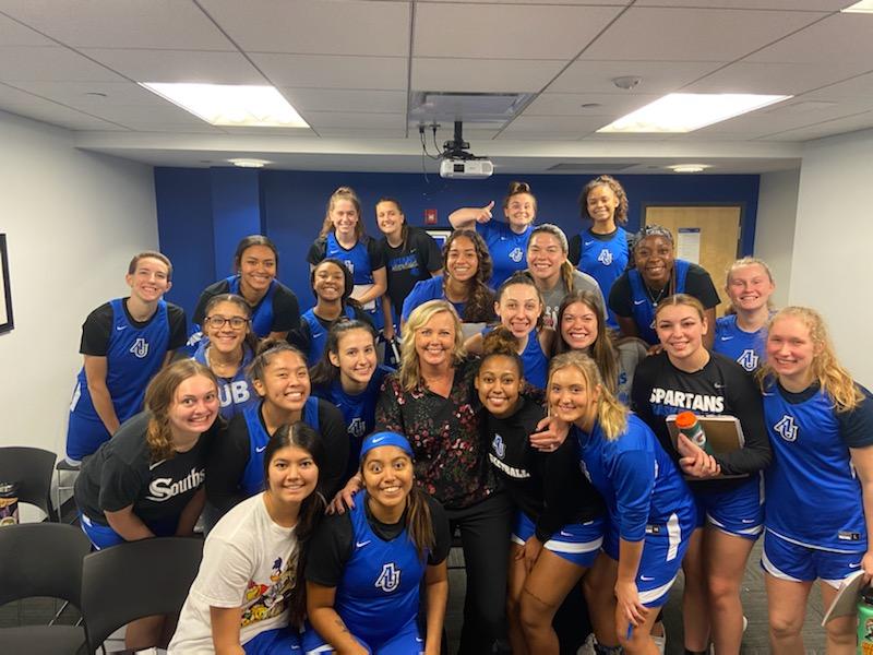 AUSpartanWBB's tweet photo. What an amazing person and great experience. Thankful for your words, wisdom, insight, and time @DrJenBuckley 
#Family #HOF #WeBeforeMe #15to45 https://t.co/hVvpE1m4Kg