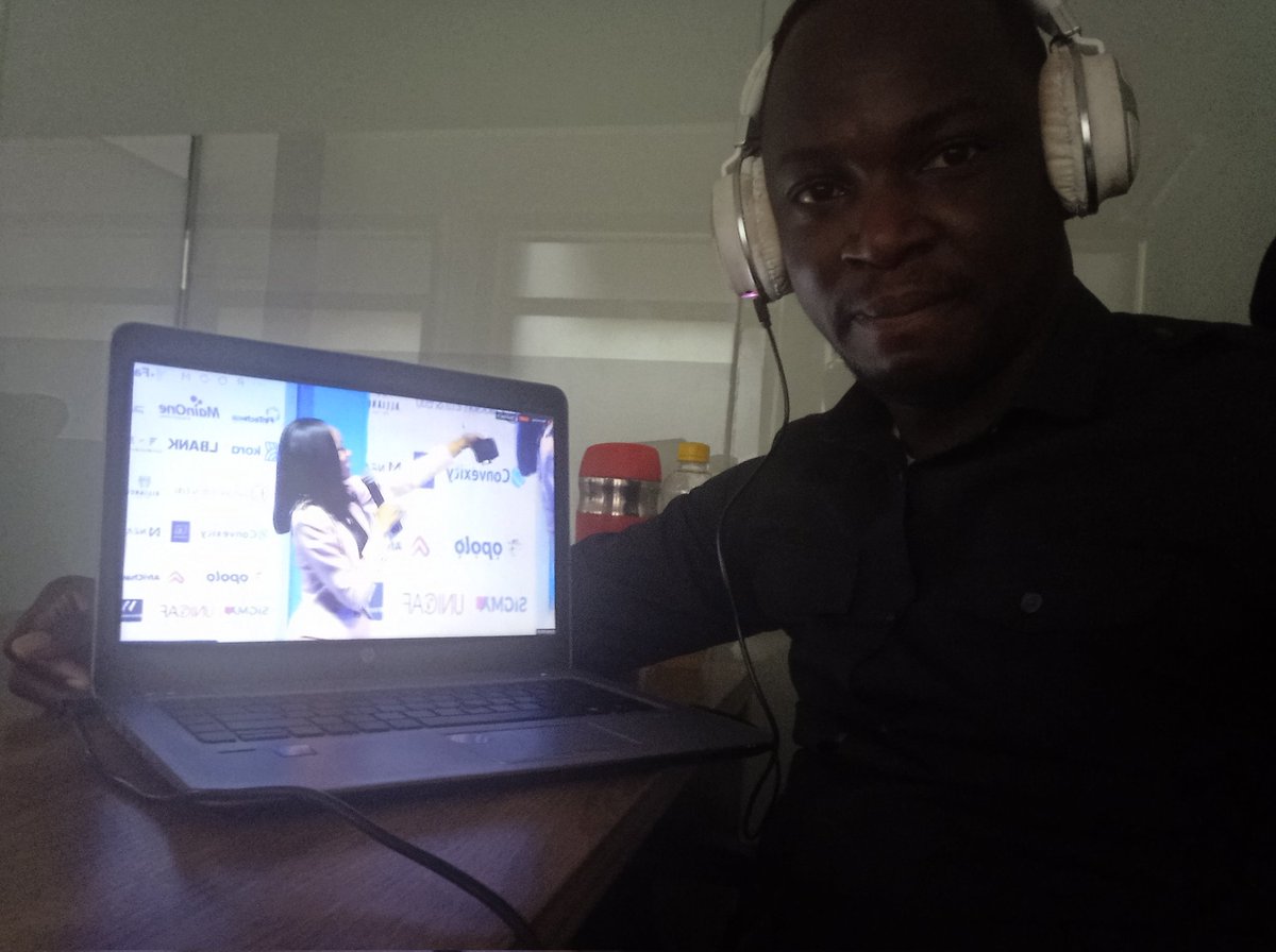 yemituyo's tweet photo. #NFW2022 #Nigeriafintechweek2022 @fintechweekng @temi_badru did not stand well for the selfie ๐ . #Valefinance https://t.co/fUiep3KOdl https://t.co/BJJp4aq7Gy