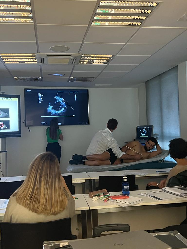 SIEC_ecografia's tweet photo. Os compartimos imágenes del Curso de iniciación en ecografía de Urgencias que realizamos en Salamanca, impartido por el Dr. Carlos Herraiz, la Dra. Sarai Corredera como directora y con la inestimable colaboración de @SiemensHealthES | #formacioncontinuada #ecografia https://t.co/L3PORsKqvd