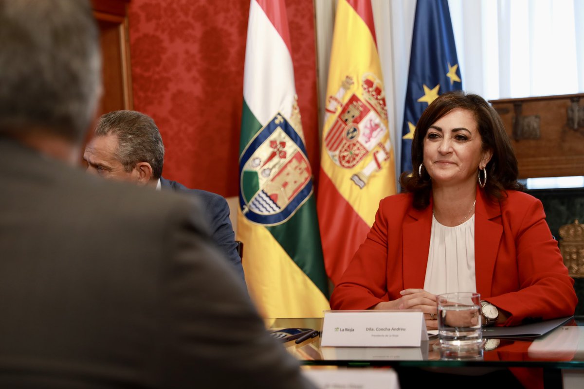 ConchaAndreu's tweet photo. 🤝 Trabajamos para seguir creando empleo de calidad y proteger a nuestro tejido empresarial. Por ello, hoy anunciamos un gran acuerdo con #StandardProfil para que #TalleresLispar pueda permanecer en #LaRioja y amplíe su plantilla actual, manteniendo los puestos de trabajo https://t.co/xwhdmOIqBA