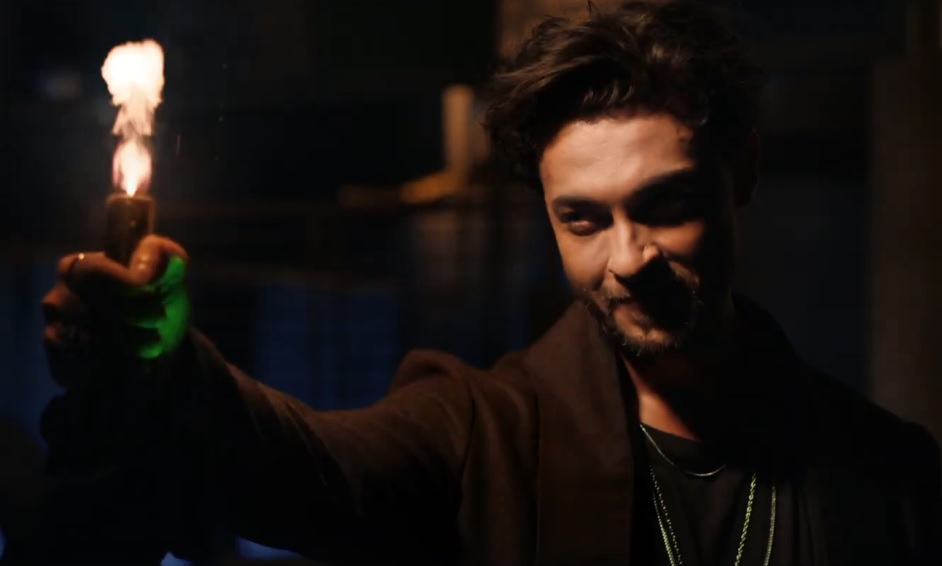 BOCIndia's tweet photo. #AayushSharma unveils the teaser of his fourth film [#AS04] on his birthday. Directed by #KatyayanShivpuri, the action entertainer is scheduled to release next year. Produced by #KKRadhamohan... #AS04Teaser https://t.co/meOmnbBDgd https://t.co/t8FXPyv45b